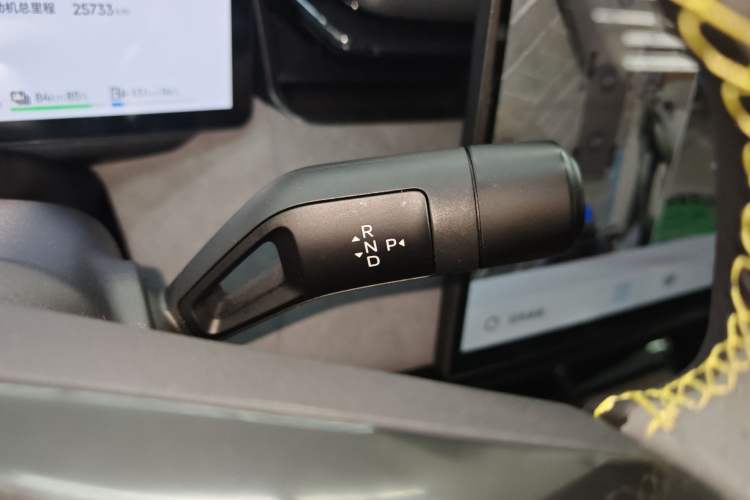 Used Lynk & Co 08 EM-P 2023 120km Long-Range Halo Gear Lever