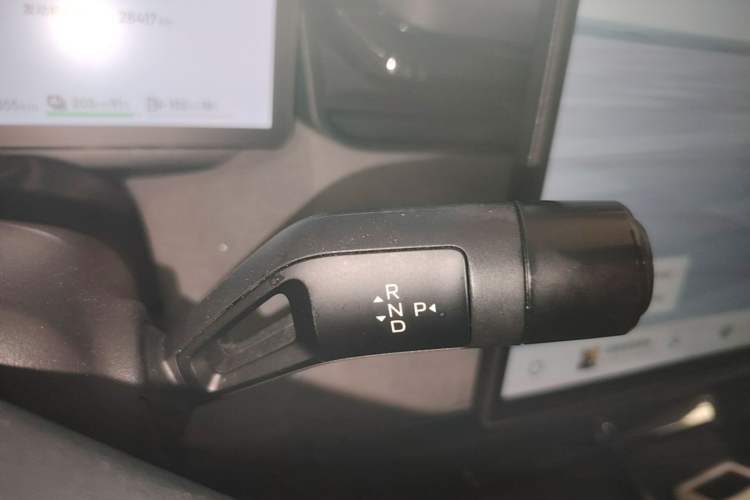 Used Lynk & Co 08 EM-P 2023 220km All-Wheel-Drive Performance Halo Gear Lever