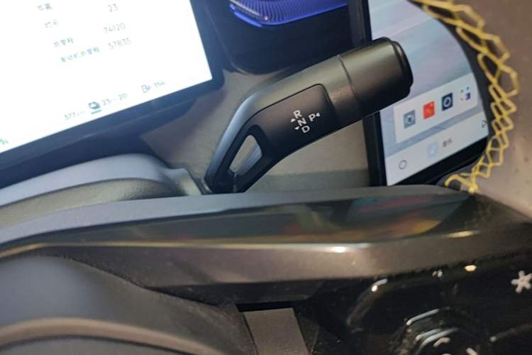 Used Lynk & Co 08 EM-P 2023 120km Long-Range Pro Gear Lever