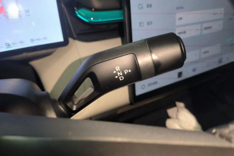 Used Lynk & Co 08 EM-P 2023 245km Ultra-Long Range Halo Gear Lever