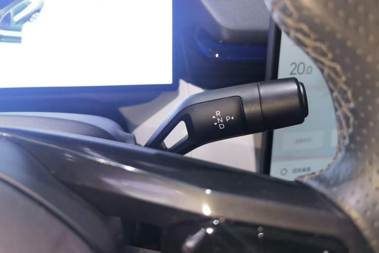 Used Lynk & Co 08 EM-P 2023 245km Ultra-Long Range Halo Gear Lever