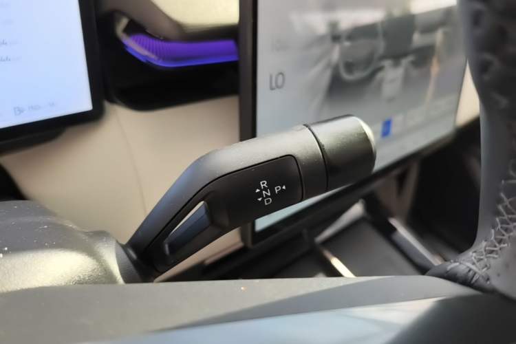 Used Lynk & Co 08 EM-P 2023 245km Ultra-Long Range Halo Gear Lever
