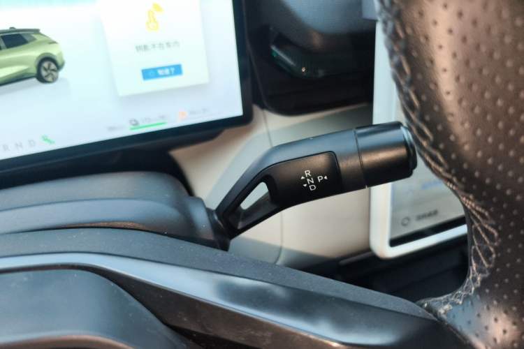 Used Lynk & Co 08 EM-P 2023 220km All-Wheel-Drive Performance Halo Gear Lever