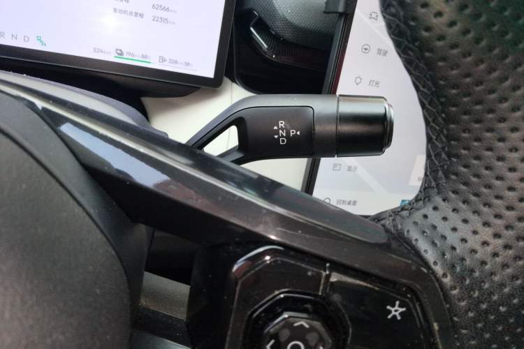 Used Lynk & Co 08 EM-P 2023 220km All-Wheel-Drive Performance Halo Gear Lever