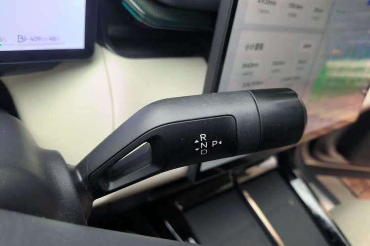 Used Lynk & Co 08 EM-P 2023 220km All-Wheel-Drive Performance Halo Gear Lever