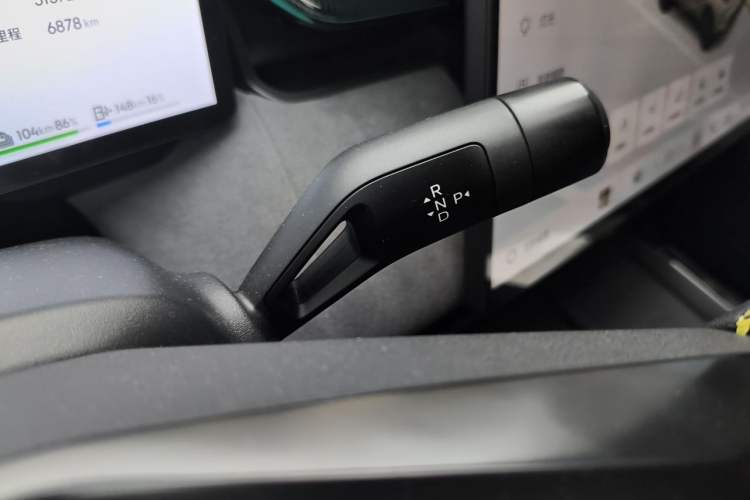 Used Lynk & Co 08 EM-P 2023 120km Long-Range Pro Gear Lever