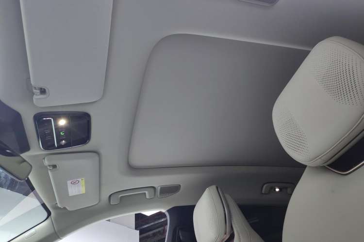 Used Lynk & Co 08 EM-P 2023 220km All-Wheel-Drive Performance Halo Headliner