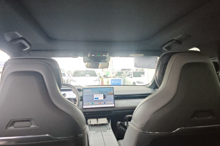 Used Lynk & Co 08 EM-P 2023 120km Long-Range Halo Headliner