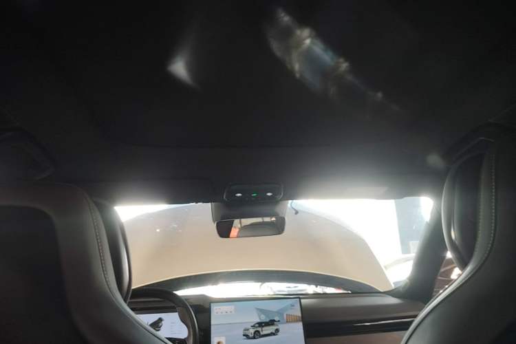 Used Lynk & Co 08 EM-P 2023 220km All-Wheel-Drive Performance Halo Headliner