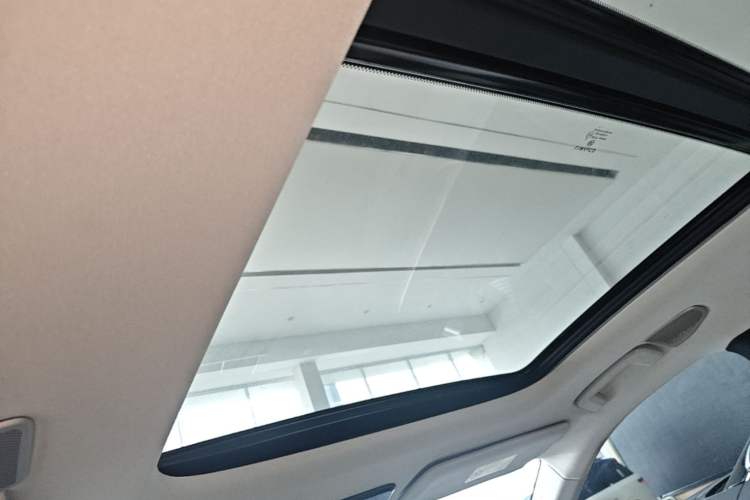 Used Lynk & Co 08 EM-P 2023 220km All-Wheel-Drive Performance Halo Headliner