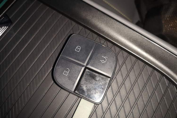 Used Lynk & Co 08 EM-P 2023 120km Long-Range Halo Interior 1