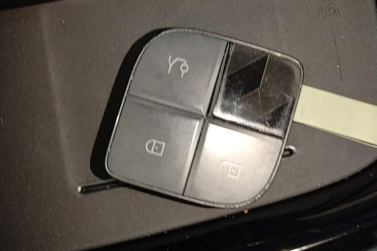 Used Lynk & Co 08 EM-P 2023 120km Long-Range Halo Interior 1