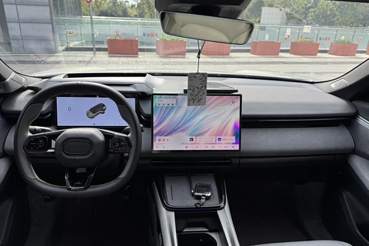 Used Lynk & Co 08 EM-P 2023 120km Long-Range Halo Interior 1