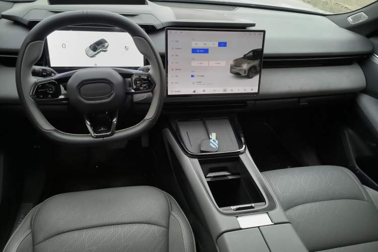 Used Lynk & Co 08 EM-P 2023 120km Long-Range Halo Interior 2