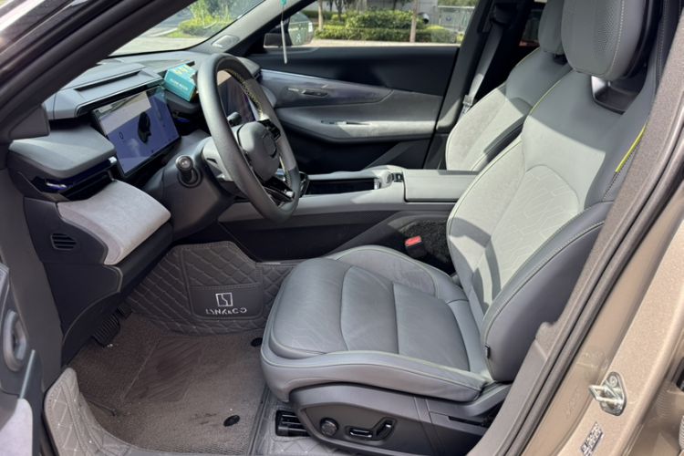 Used Lynk & Co 08 EM-P 2023 120km Long-Range Halo Interior 2