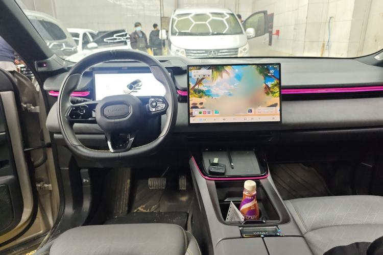 Used Lynk & Co 08 EM-P 2023 120km Long-Range Halo Interior 2