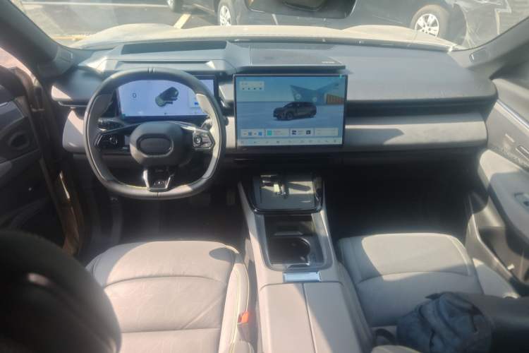 Used Lynk & Co 08 EM-P 2023 120km Long-Range Halo Interior 2