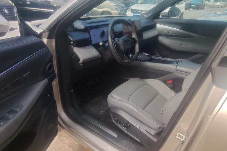 Used Lynk & Co 08 EM-P 2023 120km Long-Range Halo Interior 3