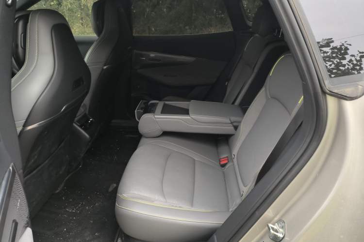 Used Lynk & Co 08 EM-P 2023 120km Long-Range Halo Interior 4