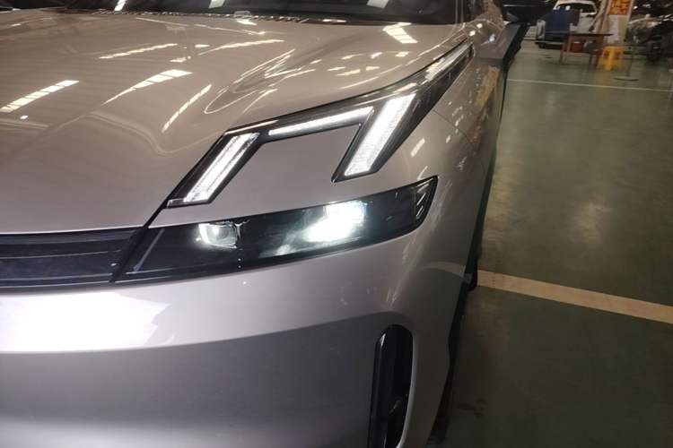 Used Lynk & Co 08 EM-P 2023 220km All-Wheel-Drive Performance Halo Left Front Headlight