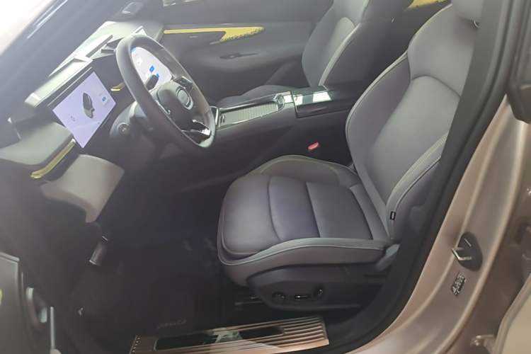 Used Lynk & Co 08 EM-P 2023 245km Ultra-Long Range Halo Left Front Seat