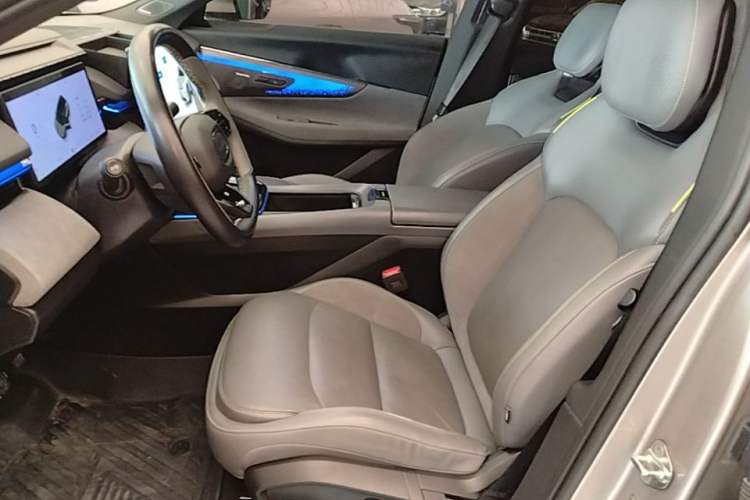 Used Lynk & Co 08 EM-P 2023 120km Long-Range Halo Left Front Seat