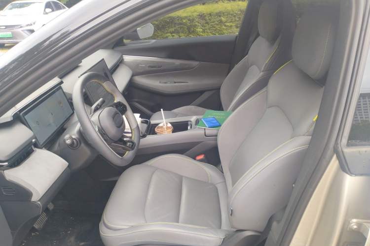 Used Lynk & Co 08 EM-P 2023 120km Long-Range Halo Left Front Seat