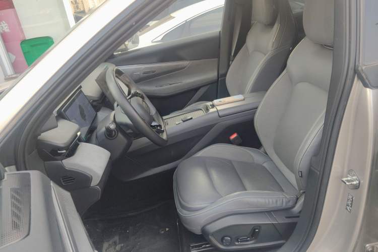 Used Lynk & Co 08 EM-P 2023 120km Long-Range Halo Left Front Seat