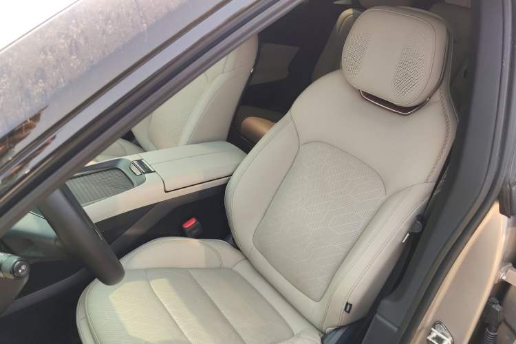 Used Lynk & Co 08 EM-P 2023 245km Ultra-Long Range Halo Left Front Seat