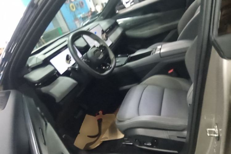 Used Lynk & Co 08 EM-P 2023 120km Long-Range Halo Left Front Seat