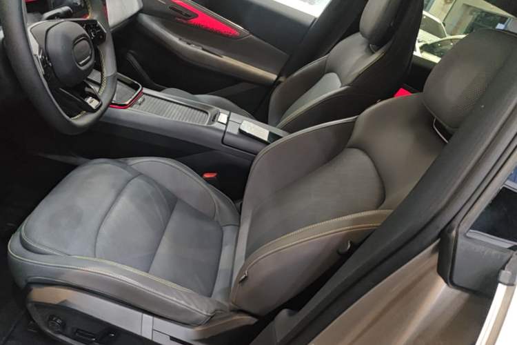 Used Lynk & Co 08 EM-P 2023 120km Long-Range Halo Left Front Seat