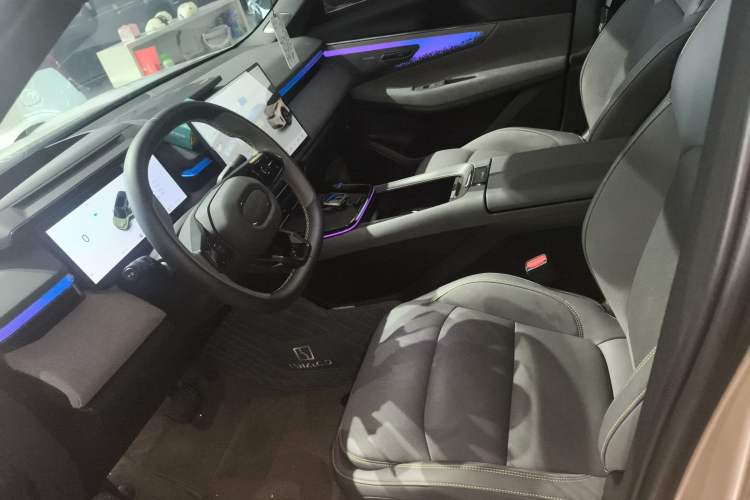 Used Lynk & Co 08 EM-P 2023 120km Long-Range Halo Left Front Seat