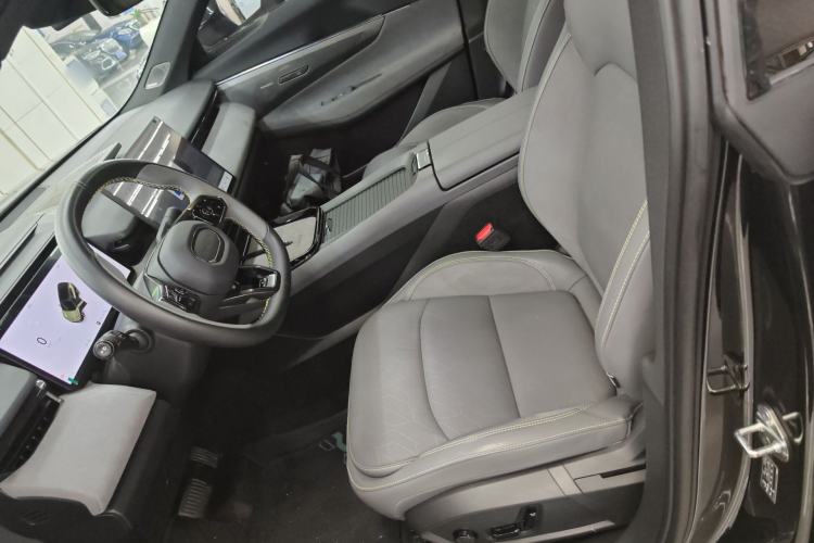 Used Lynk & Co 08 EM-P 2023 120km Long-Range Halo Left Front Seat