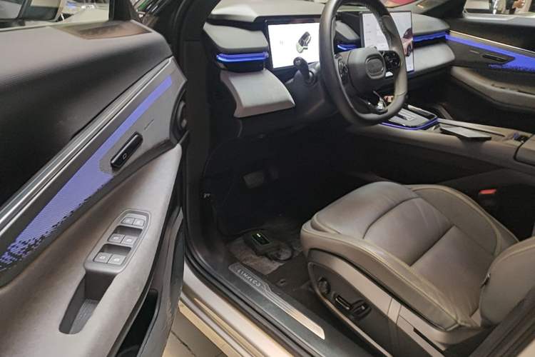 Used Lynk & Co 08 EM-P 2023 120km Long-Range Pro Left Front Seat