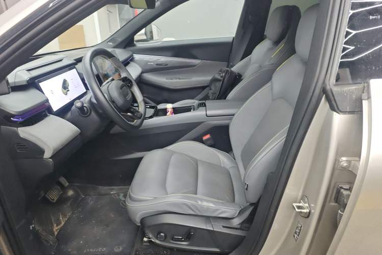 Used Lynk & Co 08 EM-P 2023 120km Long-Range Halo Left Front Seat