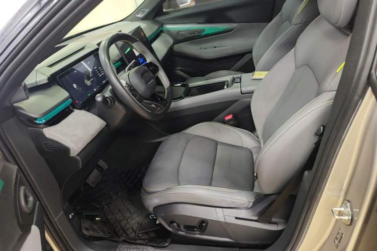 Used Lynk & Co 08 EM-P 2023 120km Long-Range Halo Left Front Seat