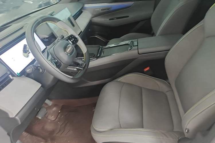 Used Lynk & Co 08 EM-P 2023 120km Long-Range Halo Left Front Seat