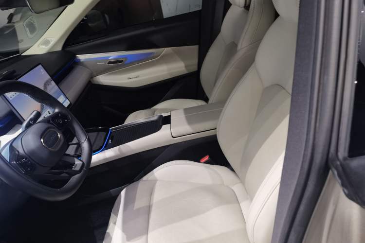 Used Lynk & Co 08 EM-P 2023 245km Ultra-Long Range Halo Left Front Seat