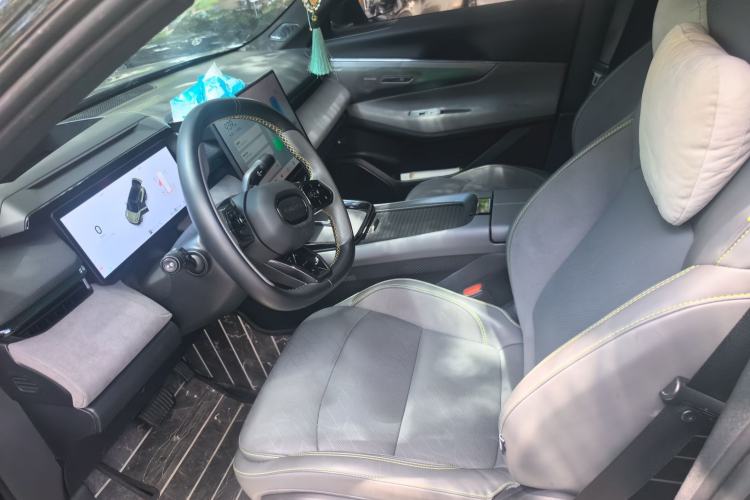 Used Lynk & Co 08 EM-P 2023 120km Long-Range Halo Left Front Seat