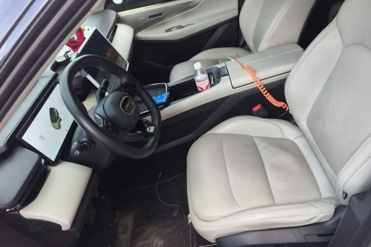 Used Lynk & Co 08 EM-P 2023 220km All-Wheel-Drive Performance Halo Left Front Seat