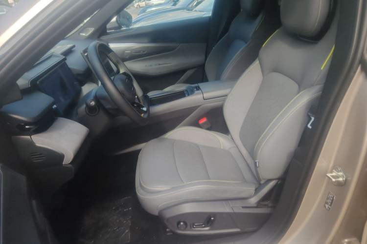 Used Lynk & Co 08 EM-P 2023 120km Long-Range Halo Left Front Seat