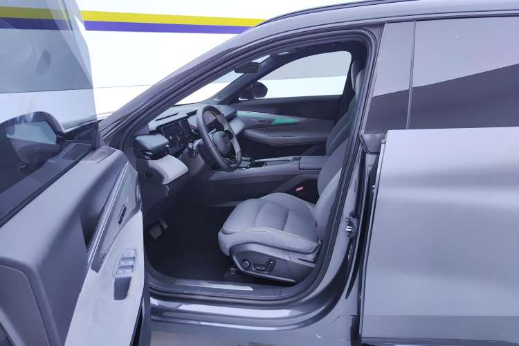 Used Lynk & Co 08 EM-P 2023 220km All-Wheel-Drive Performance Halo Left Front Seat