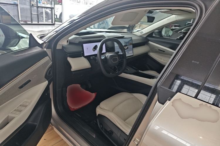 Used Lynk & Co 08 EM-P 2023 220km All-Wheel-Drive Performance Halo Left Front Seat
