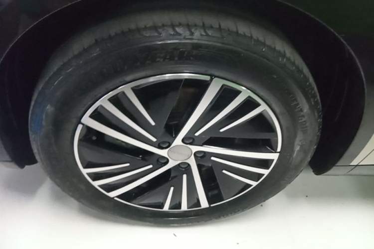 Used Lynk & Co 08 EM-P 2023 120km Long-Range Halo Left Front Wheel Hub