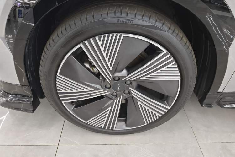 Used Lynk & Co 08 EM-P 2023 120km Long-Range Halo Left Front Wheel Hub