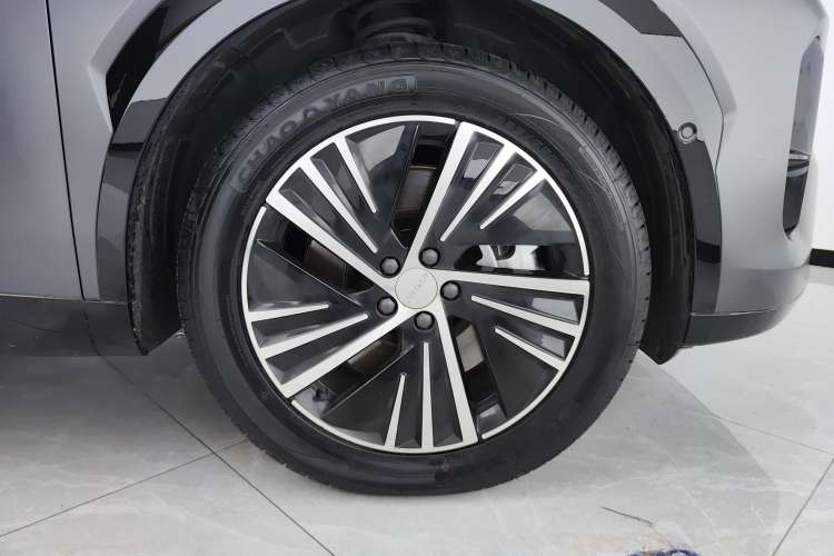 Used Lynk & Co 08 EM-P 2023 220km All-Wheel-Drive Performance Halo Left Front Wheel Hub