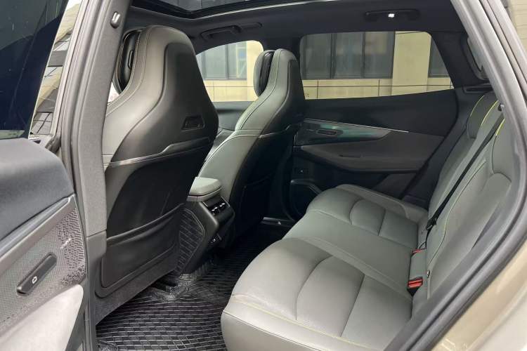 Used Lynk & Co 08 EM-P 2023 120km Long-Range Halo Left Rear Seat