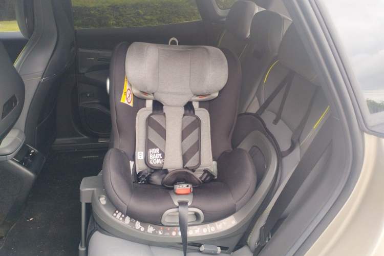 Used Lynk & Co 08 EM-P 2023 120km Long-Range Halo Left Rear Seat