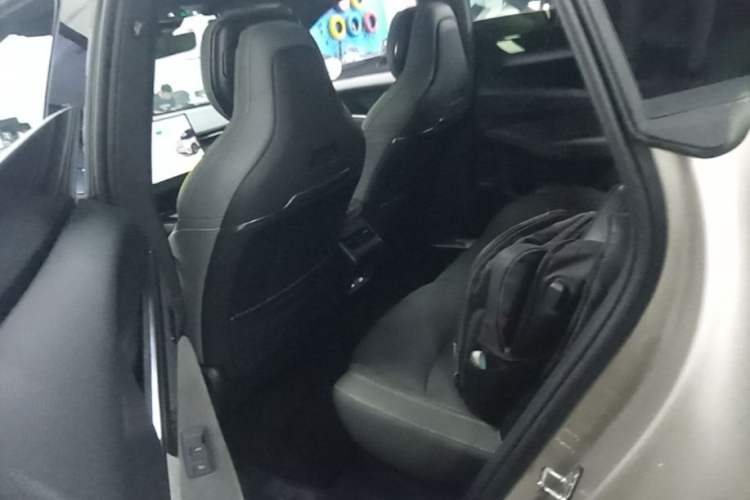 Used Lynk & Co 08 EM-P 2023 120km Long-Range Halo Left Rear Seat