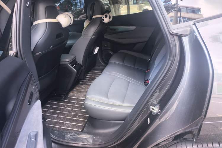 Used Lynk & Co 08 EM-P 2023 120km Long-Range Halo Left Rear Seat